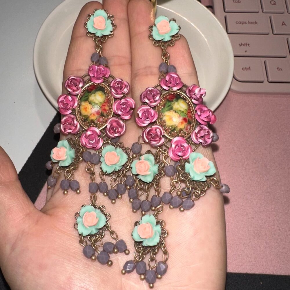 Vintage Floral Chandelier Earrings Rose Cameo Beaded Statement Gold Tone - Picture 4 of 9